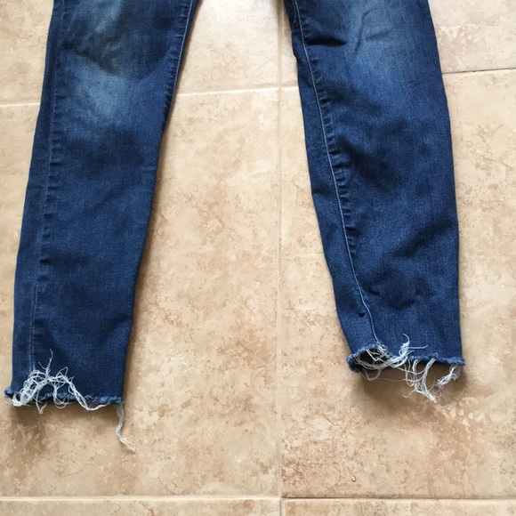 Lucky brand ripped bottom jeans - Picture 2 of 12